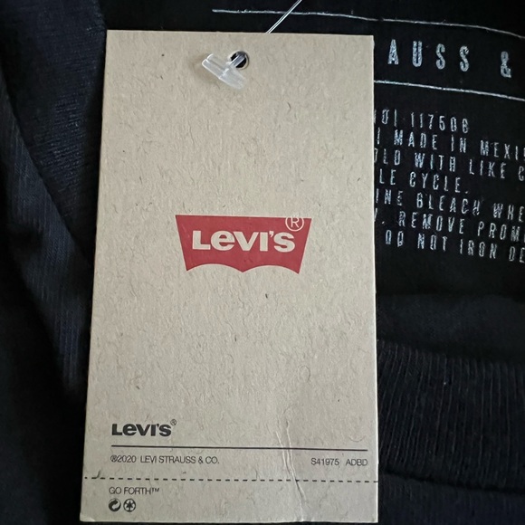 Levi Strauss & Co. T-shirt Medium - Picture 6 of 6